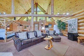 Gatlinburg Cabin w/ Deck ~ 11 Miles to Downtown