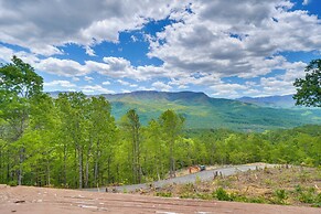 Gatlinburg Cabin w/ Deck ~ 11 Miles to Downtown