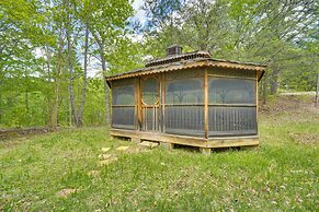 Gatlinburg Cabin w/ Deck ~ 11 Miles to Downtown
