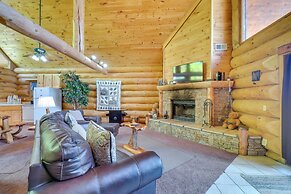 Gatlinburg Cabin w/ Deck ~ 11 Miles to Downtown