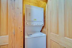 Gatlinburg Cabin w/ Deck ~ 11 Miles to Downtown