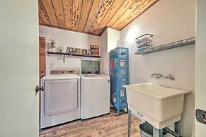 Walk Downtown: Arnold Cabin w/ Large Deck!