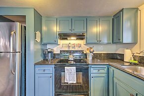 Walk Downtown: Arnold Cabin w/ Large Deck!