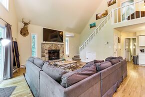 Furnished Deck + Fire Pit: Poconos Outdoorsy Gem