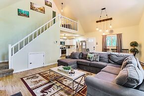 Furnished Deck + Fire Pit: Poconos Outdoorsy Gem