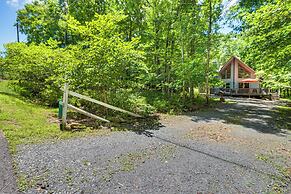Furnished Deck + Fire Pit: Poconos Outdoorsy Gem