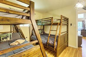 Furnished Deck + Fire Pit: Poconos Outdoorsy Gem