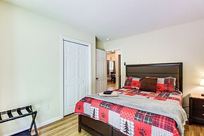 Furnished Deck + Fire Pit: Poconos Outdoorsy Gem