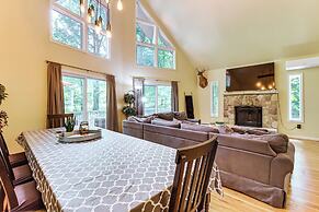 Furnished Deck + Fire Pit: Poconos Outdoorsy Gem