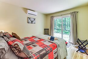 Furnished Deck + Fire Pit: Poconos Outdoorsy Gem