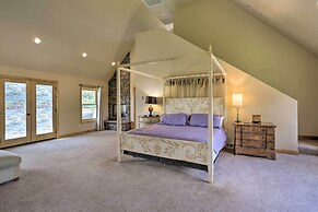 Fruita Victorian Home w/ Hot Tub + Mountains!