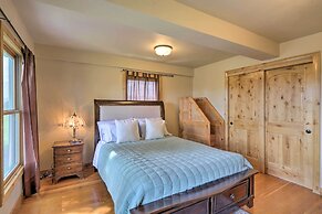 Fruita Victorian Home w/ Hot Tub + Mountains!