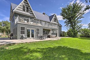 Fruita Victorian Home w/ Hot Tub + Mountains!