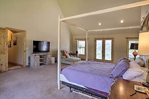 Fruita Victorian Home w/ Hot Tub + Mountains!