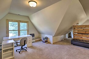 Fruita Victorian Home w/ Hot Tub + Mountains!