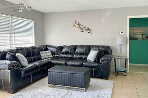 Quiet Venice Retreat With Private Lanai & Pool!