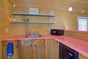 Cozy Calabash Studio ~ 4 Mi to Sunset Beach!