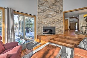 Hot Tub + Deck: Large Sunriver Home Near Skiing