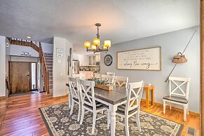 Hot Tub + Deck: Large Sunriver Home Near Skiing