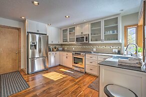 Hot Tub + Deck: Large Sunriver Home Near Skiing