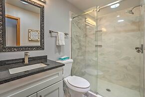 Hot Tub + Deck: Large Sunriver Home Near Skiing