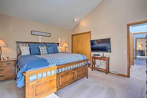 Hot Tub + Deck: Large Sunriver Home Near Skiing