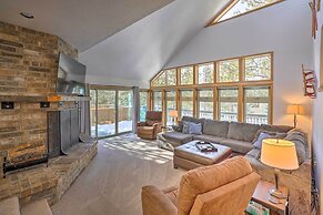 Hot Tub + Deck: Large Sunriver Home Near Skiing