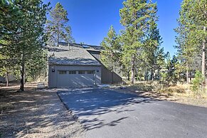 Hot Tub + Deck: Large Sunriver Home Near Skiing