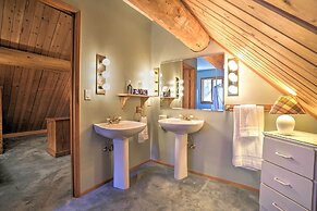 Bend Log Cabin w/ Cascade Mountain Views!