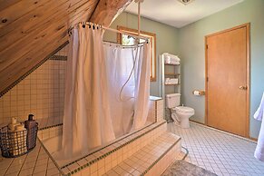 Bend Log Cabin w/ Cascade Mountain Views!