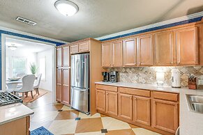 1 Mi to Dtwn: Family-friendly Brenham Bungalow!