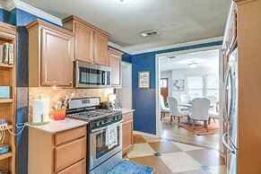 1 Mi to Dtwn: Family-friendly Brenham Bungalow!