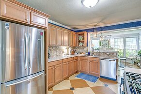 1 Mi to Dtwn: Family-friendly Brenham Bungalow!