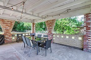 1 Mi to Dtwn: Family-friendly Brenham Bungalow!