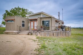 Peaceful Texas Getaway ~ 16 Mi to New Braunfels!