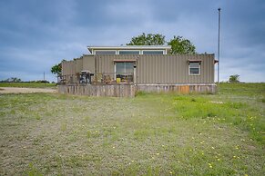 Peaceful Texas Getaway ~ 16 Mi to New Braunfels!