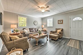 Charming Yadkin Valley Cottage w/ Deck & Yard