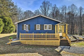 Charming Yadkin Valley Cottage w/ Deck & Yard