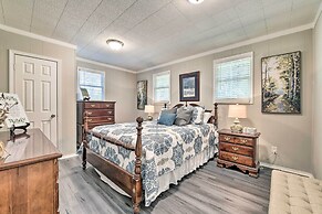 Charming Yadkin Valley Cottage w/ Deck & Yard