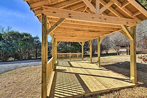 Charming Yadkin Valley Cottage w/ Deck & Yard