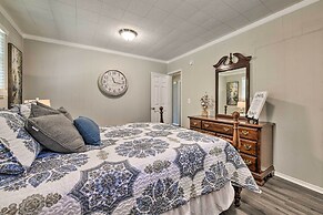 Charming Yadkin Valley Cottage w/ Deck & Yard