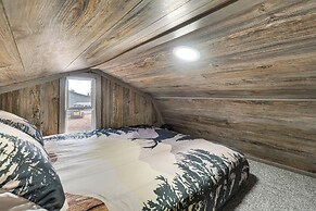 Cozy Tiny Cabin Near Mount Rushmore!