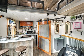 Cozy Tiny Cabin Near Mount Rushmore!
