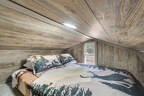 Cozy Tiny Cabin Near Mount Rushmore!