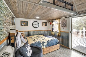 Cozy Tiny Cabin Near Mount Rushmore!