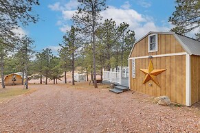 Cozy Tiny Cabin Near Mount Rushmore!