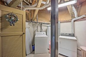 'skiway Chalet' Home w/ Hot Tub in Beech Mountain!