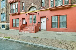 Walk to Downtown Albany: Ten Broeck Triangle Apt!