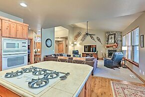 Spacious Sunriver Home w/ Hot Tub & Gas Grill