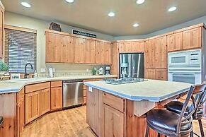 Spacious Sunriver Home w/ Hot Tub & Gas Grill
